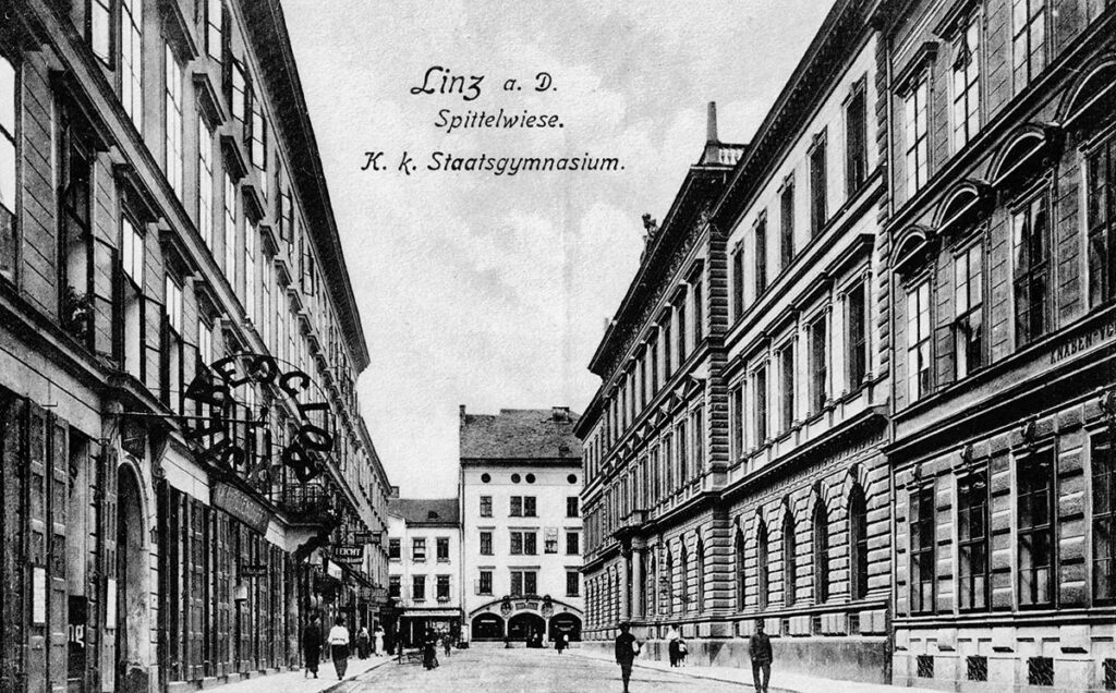 Schulgebauude-historisch-1-1200px